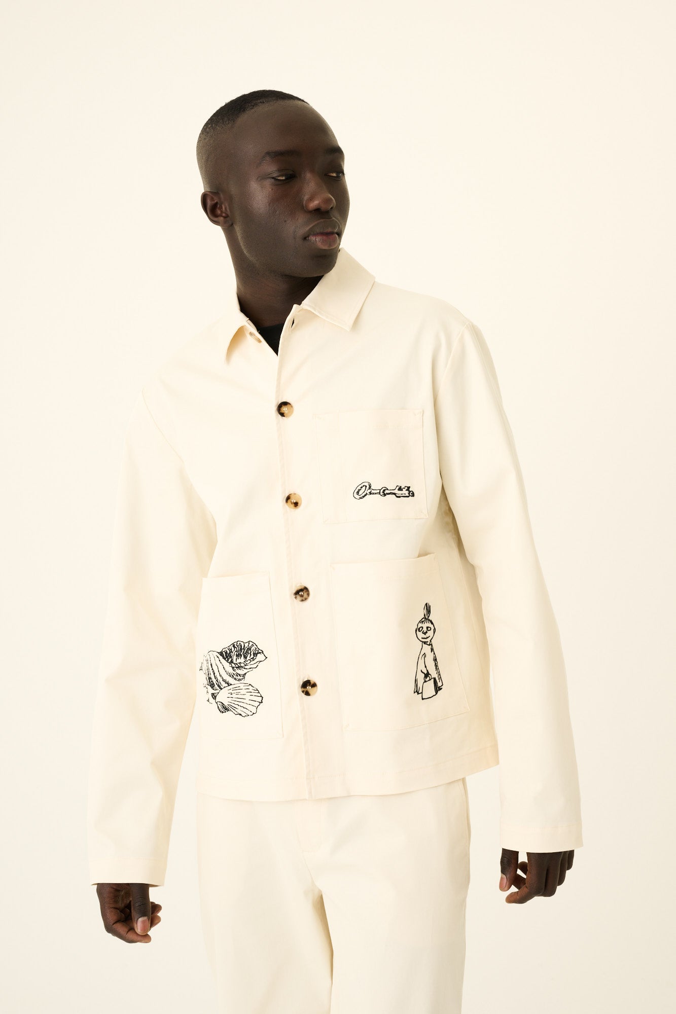Rue de Tokyo CAMERON MOOMIN TWILL EMBROIDERY Jackets OFF WHITE WITH BLACK EMBROIDERY