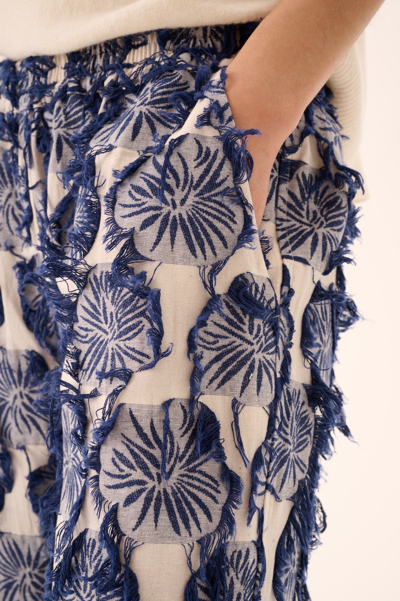 Rue de Tokyo PAGE FIL COUPE FLOWER Pants NAVY/SAND