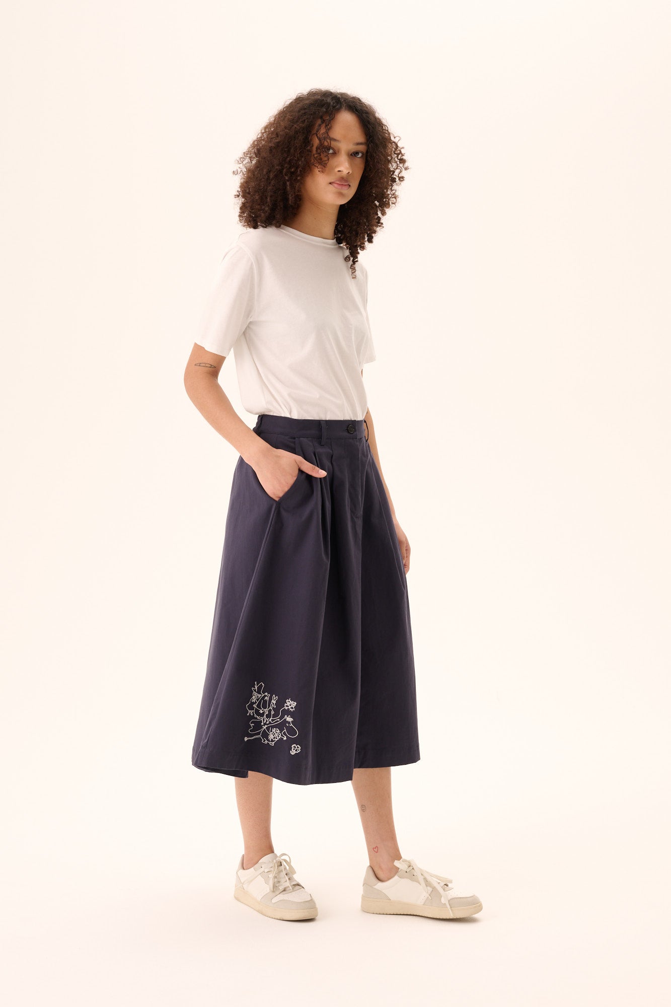 Rue de Tokyo PEN MOOMIN COTTON TWILL Skirts NAVY CHALK EMBROIDERY