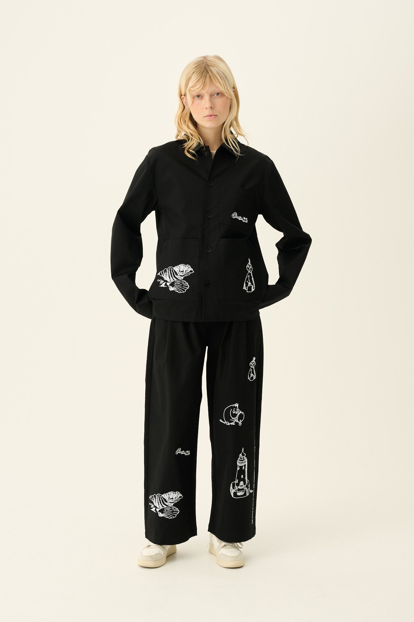 Rue de Tokyo PRUDIE MOOMIN TWILL EMBROIDERY Pants BLACK WITH OFF WHITE EMBROIDERY