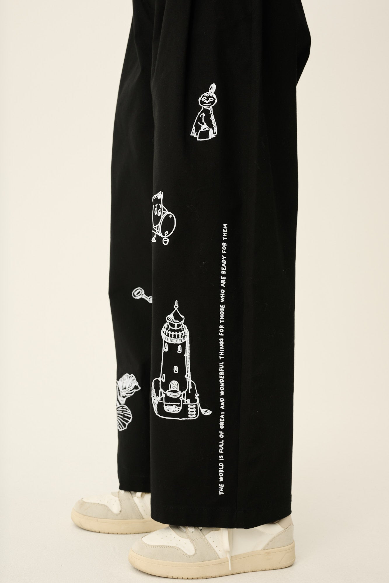 Rue de Tokyo PRUDIE MOOMIN TWILL EMBROIDERY Pants BLACK WITH OFF WHITE EMBROIDERY