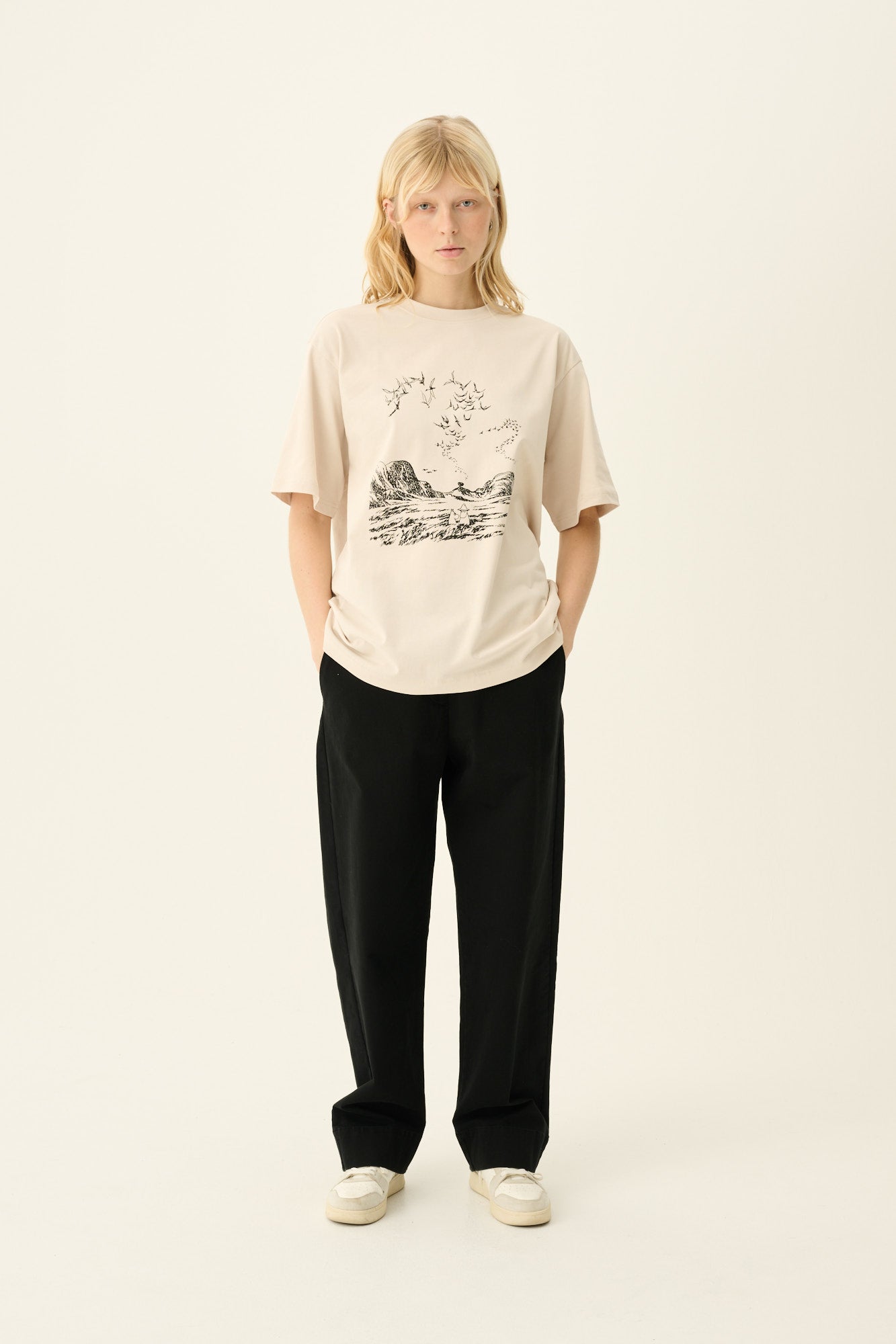 Rue de Tokyo TORIN MOOMIN COTTON JERSEY T-Shirts CHALK WITH BLACK PRINT