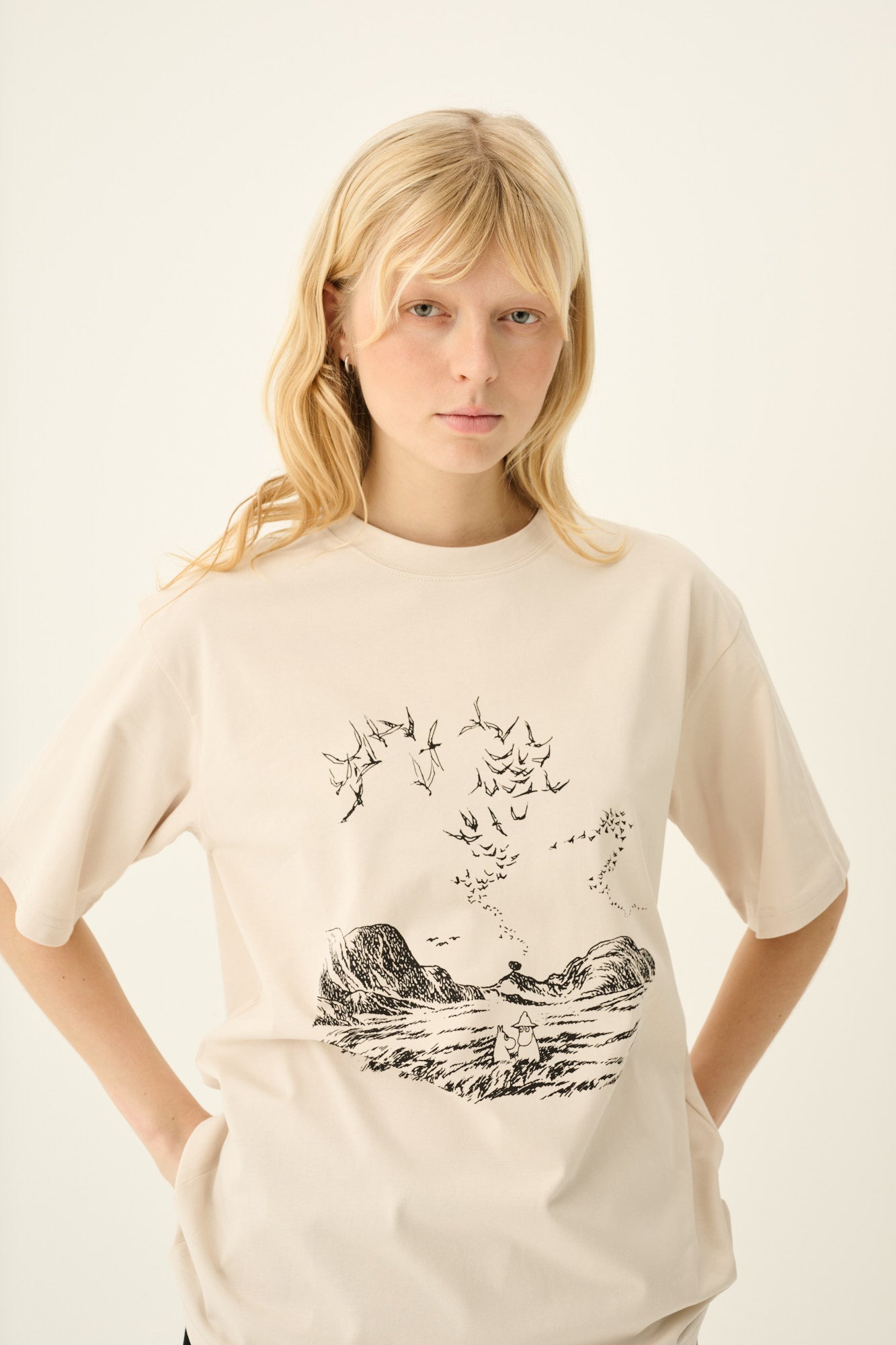 Rue de Tokyo TORIN MOOMIN COTTON JERSEY T-Shirts CHALK WITH BLACK PRINT