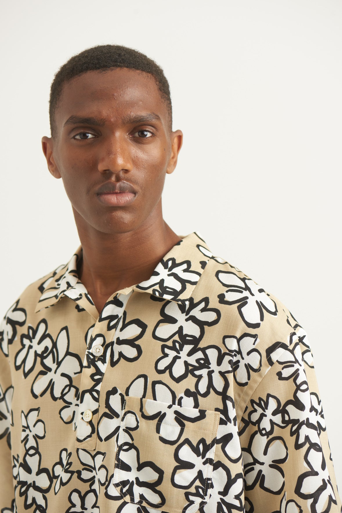 Rue de Tokyo SACCO SHIRT BEIGE/BLACK FLOWER SHIRTS BEIGE BASE WHITE/BLACK FLOWER