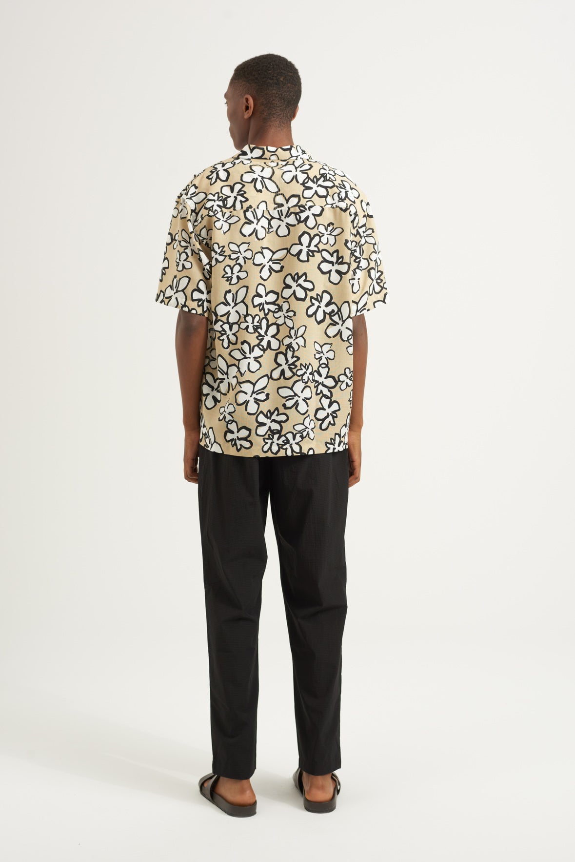 Rue de Tokyo SACCO SHIRT BEIGE/BLACK FLOWER SHIRTS BEIGE BASE WHITE/BLACK FLOWER