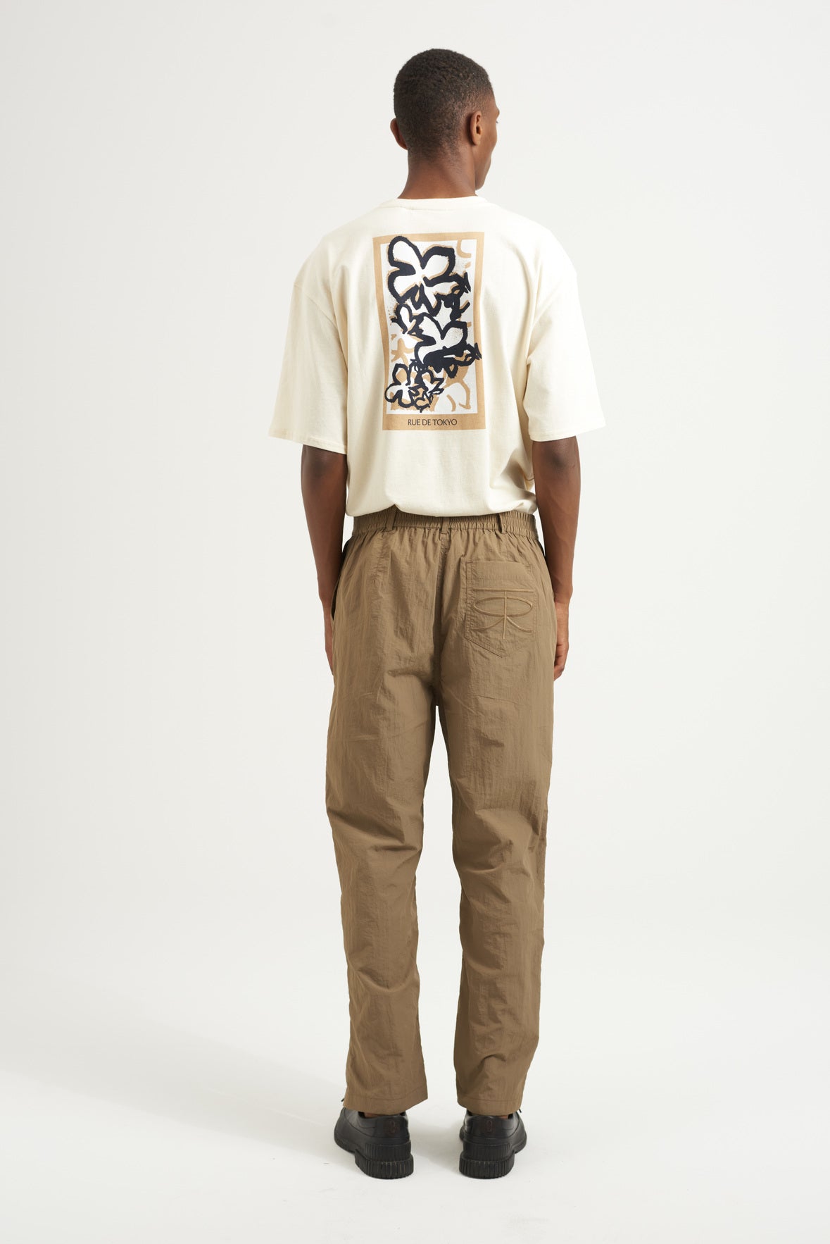 Rue de Tokyo TALFRYN T-SHIRT NATURAL WHITE T-SHIRTS NATURAL WHITE WITH NAVY PRINT