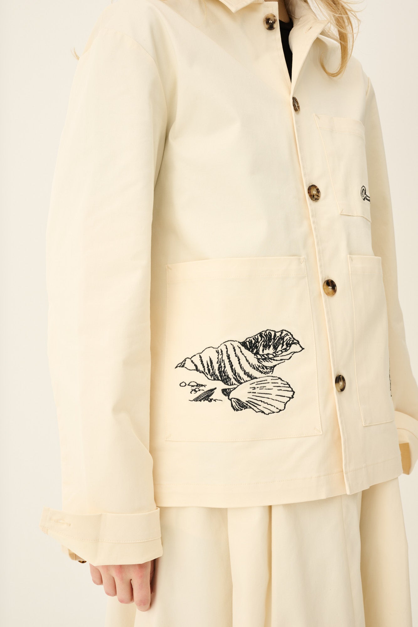 Rue de Tokyo CAMERON MOOMIN TWILL EMBROIDERY Jackets OFF WHITE WITH BLACK EMBROIDERY