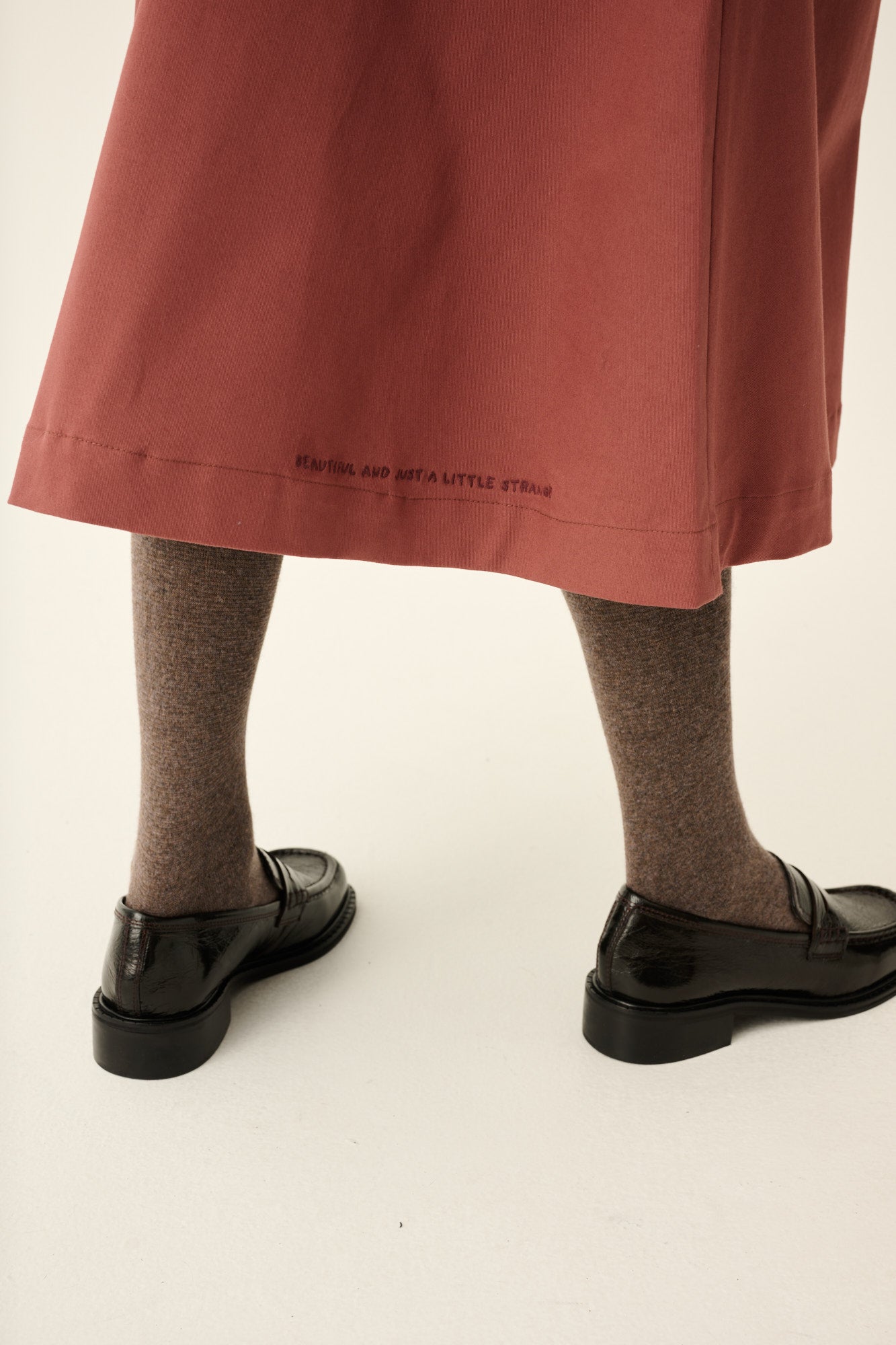 Rue de Tokyo PEN MOOMIN TWILL EMBROIDERY Skirts BERRY ROSE WITH DARK BERRY EMBROIDERY