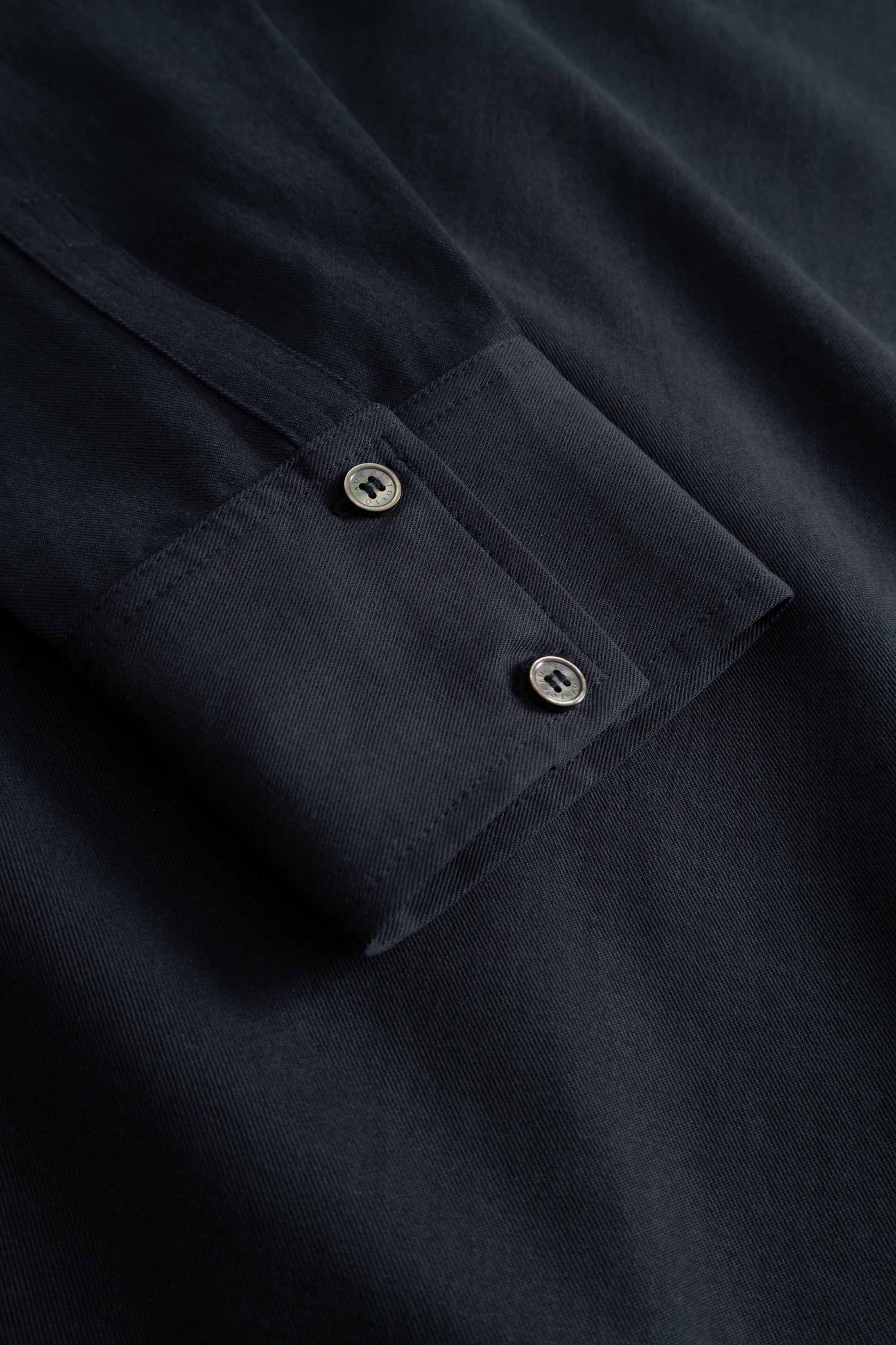 Rue de Tokyo SAGE SANDWASHED CT TENCEL Shirts NAVY