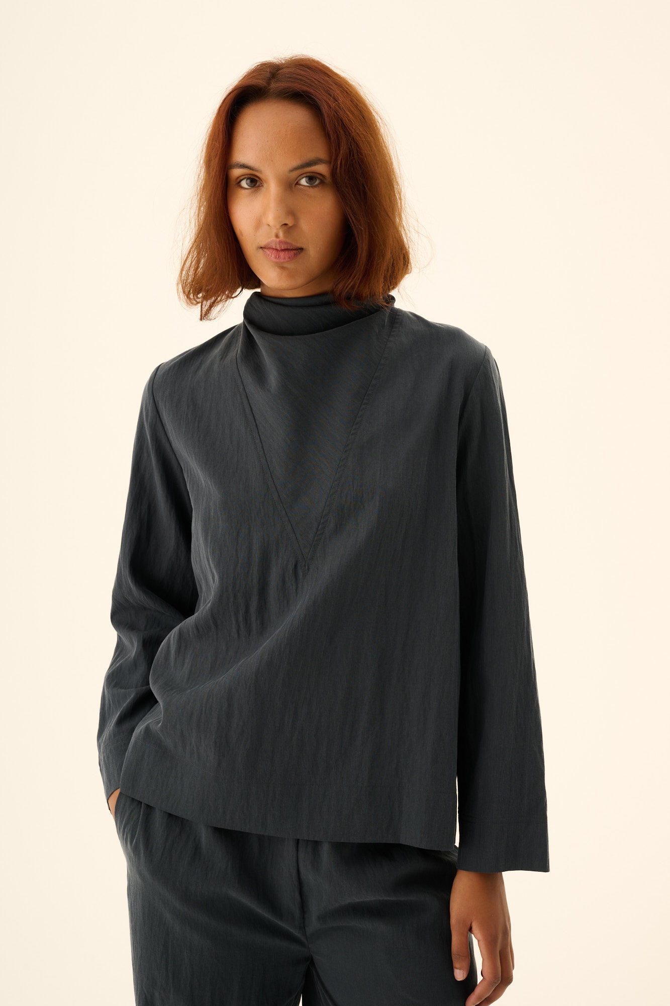 Rue de Tokyo SEMIRA CRINKLED TENCEL Blouses DARK NAVY