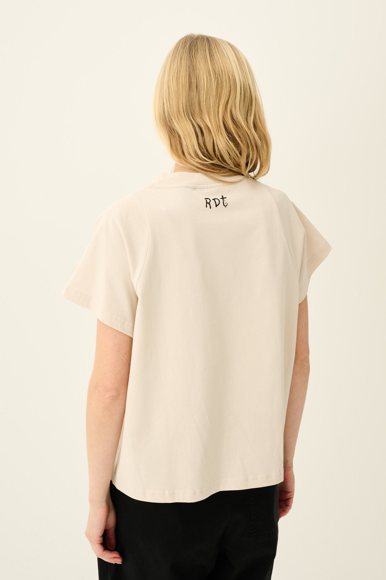 Rue de Tokyo TEAGAN MOOMIN FAMILY COTTON JERSEY T-Shirts CHALK WITH BLACK PRINT