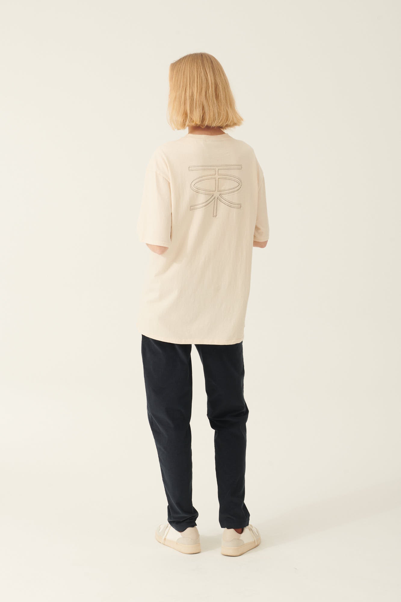 Rue de Tokyo TOKE RECYCLED COTTON JERSEY T-Shirts NATURAL WHITE WITH BLACK LOGO